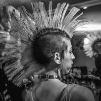 Couple punk à l'école